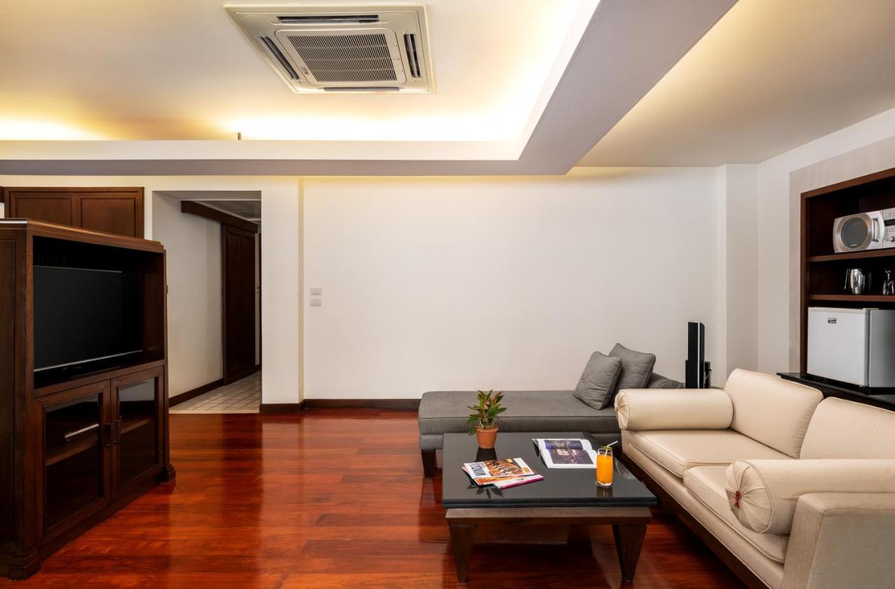 Patong Paragon Resort & Spa Sha Extra Plus Екстериор снимка A living room with a concealed ceiling-mounted air conditioner