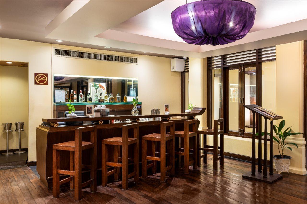 Patong Paragon Resort & Spa Sha Extra Plus Екстериор снимка The bar at the hotel